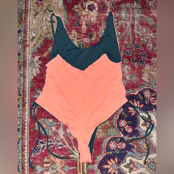 Cheeky reversible one piece bathing suit - Picture 4 of 4